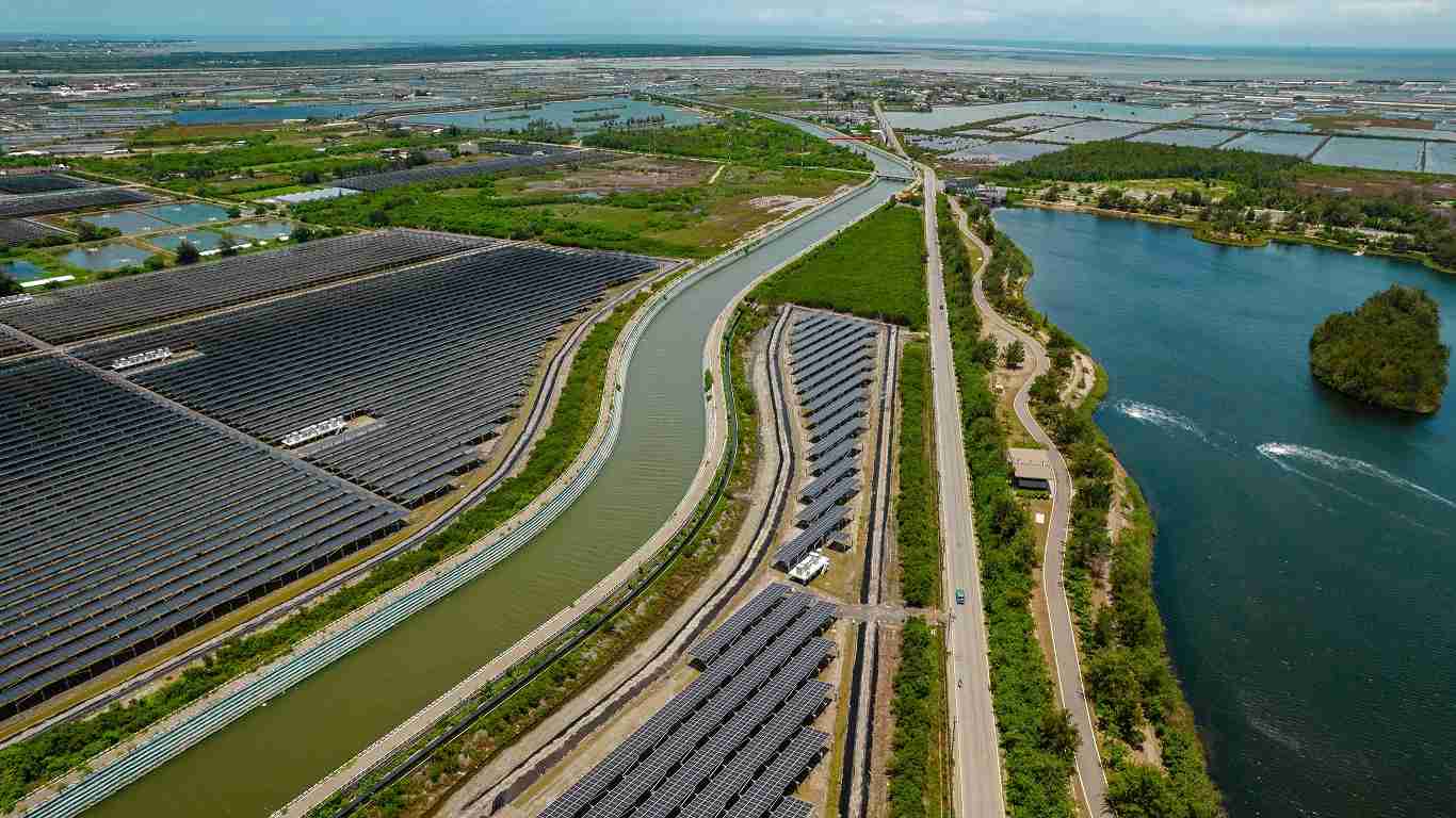 万利能源事业提供智慧能源管理、、太阳能监控管理、、、全方位电厂建置及运维解决方案，，并拥有管理超过6000案场的经验