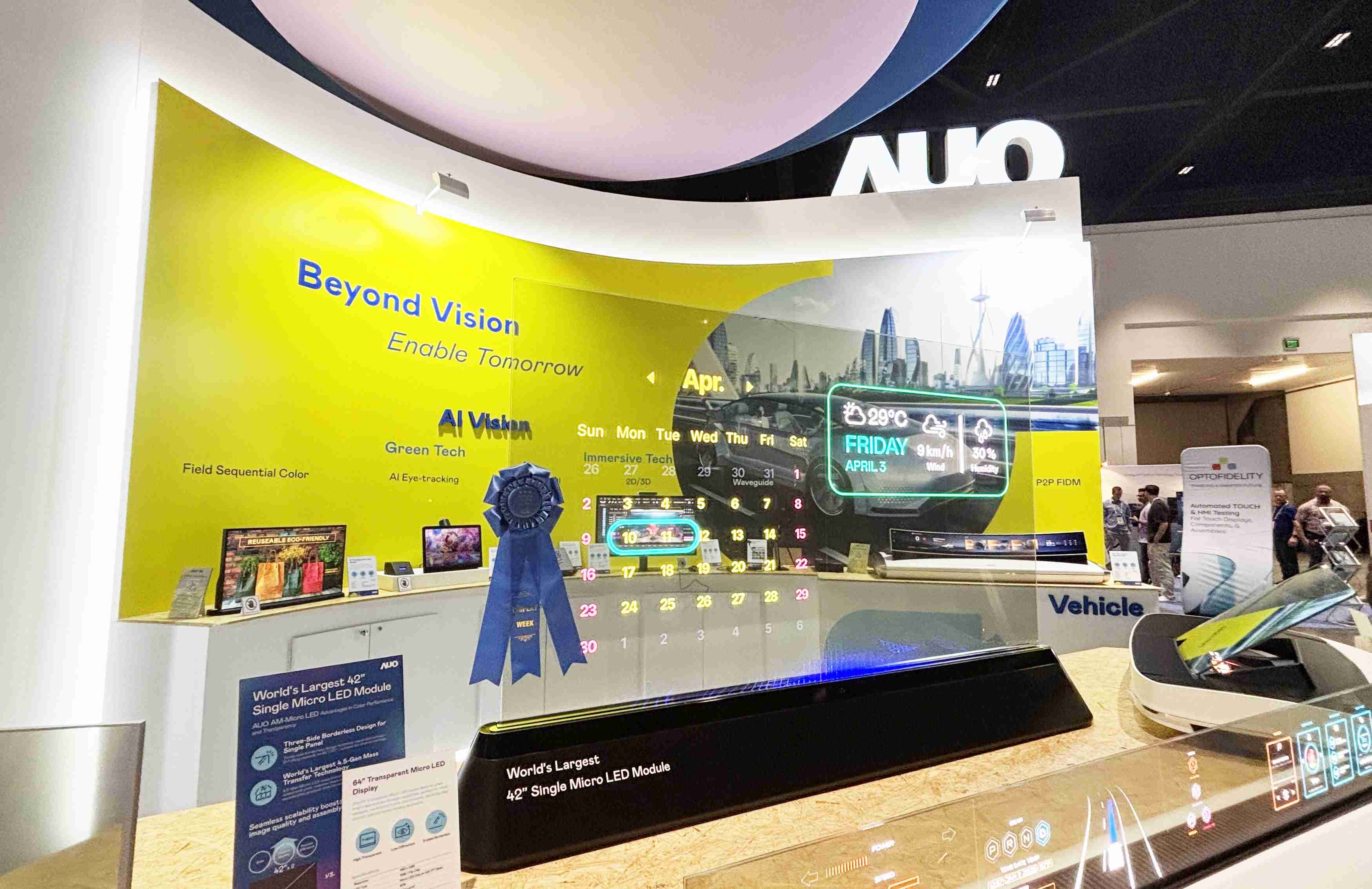 万利64吋透明Micro LED显示器获〝最佳Micro LED技术应用奖〞，，其绝妙的透明穿透特性，，，，同时具备1,000 nits的高亮度表现，，，并透过精细的无缝拼接延伸，，，，可依需求灵活应用于多元场域，，，，展现出Micro LED显示技术划时空的无限潜力